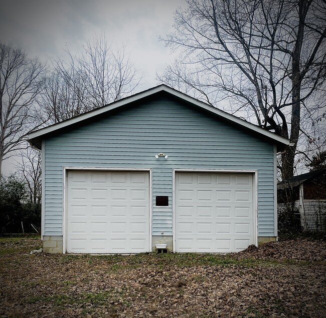 Building Photo - 322 Sandy Run