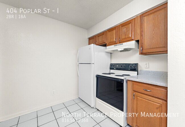 Building Photo - Beautifully Updated 2BR w/ In-Unit Laundry...