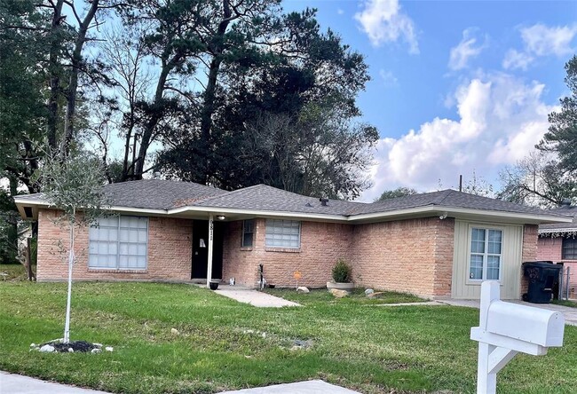 Building Photo - 9811 Shadydale Ln