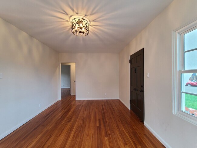Foto del edificio - 4033 Violet St