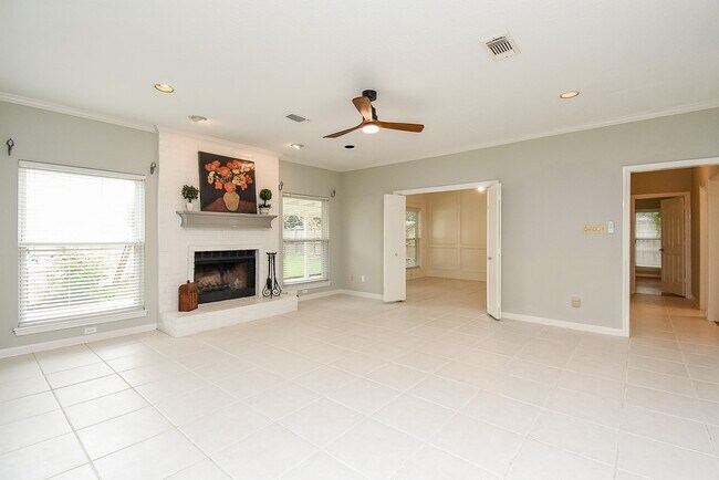 Building Photo - 1002 Meadowlark Ln