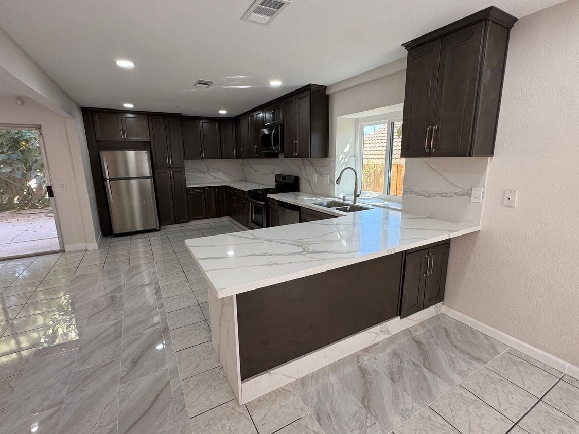 Primary Photo - Beautiful 4 Bedroom in Rancho San Diego