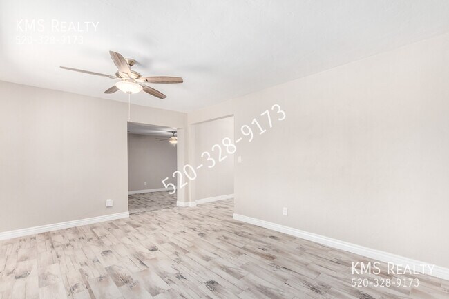 Building Photo - 3 Bedroom 2 bath- 902 W Calle Aragon- OWNE...