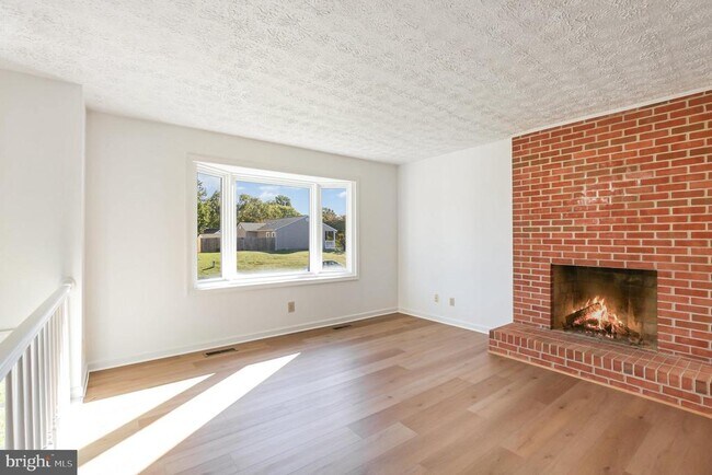 Building Photo - 802 Shamrock Dr