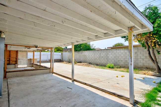 Building Photo - 16320 Rochlen St
