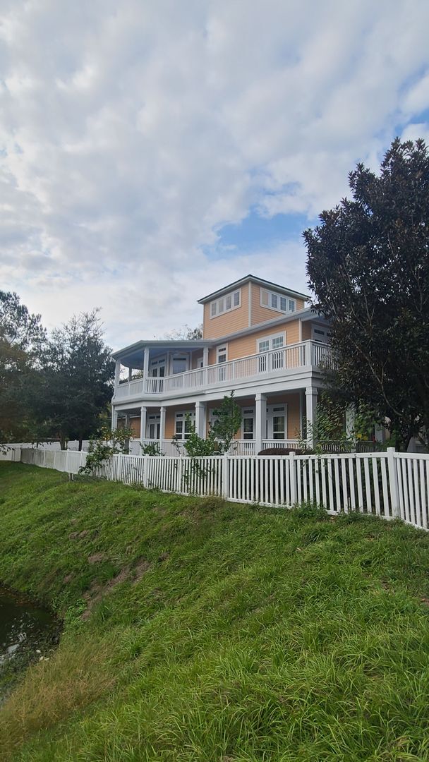 Foto del edificio - Stunning 4 Bedroom 4 bathroom home in Hilc...