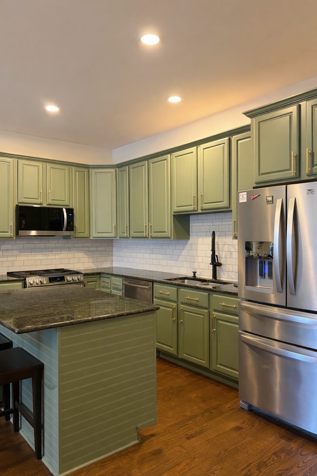 Building Photo - 2416 W Thomas St