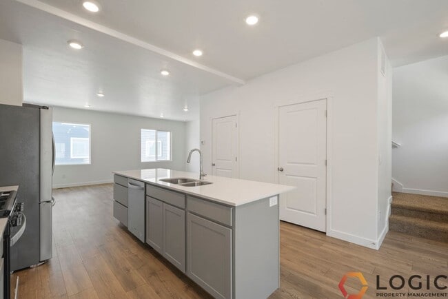 Building Photo - 3948 N Eagle Pt Ln