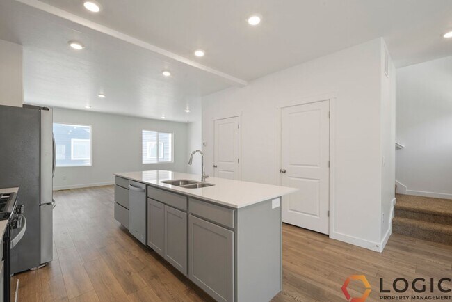 Foto del edificio - 3948 N Eagle Pt Ln