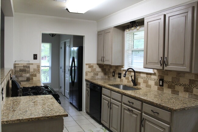Granite counter tops in Kitchen - 2491 Donald Dr