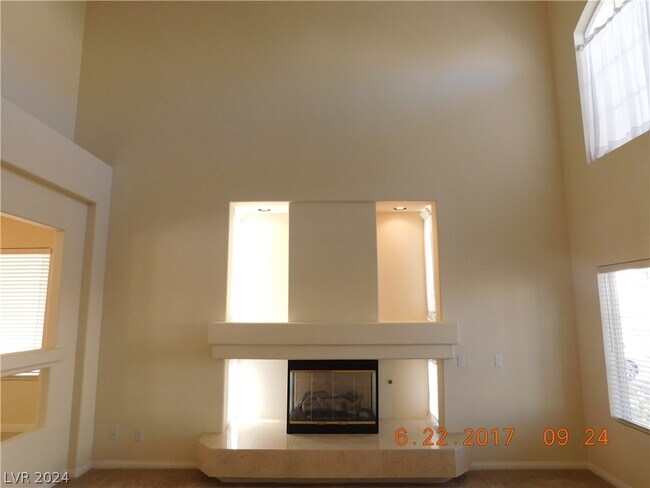 Foto del edificio - 6527 Gilded Lantern Ave