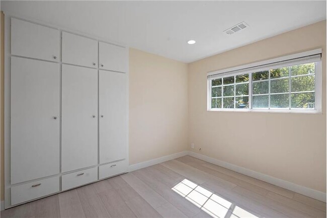 Foto del edificio - 2714 Flory Dr