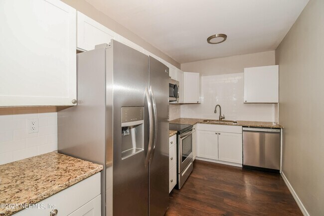 Foto del edificio - 4119 Sudbury Ave