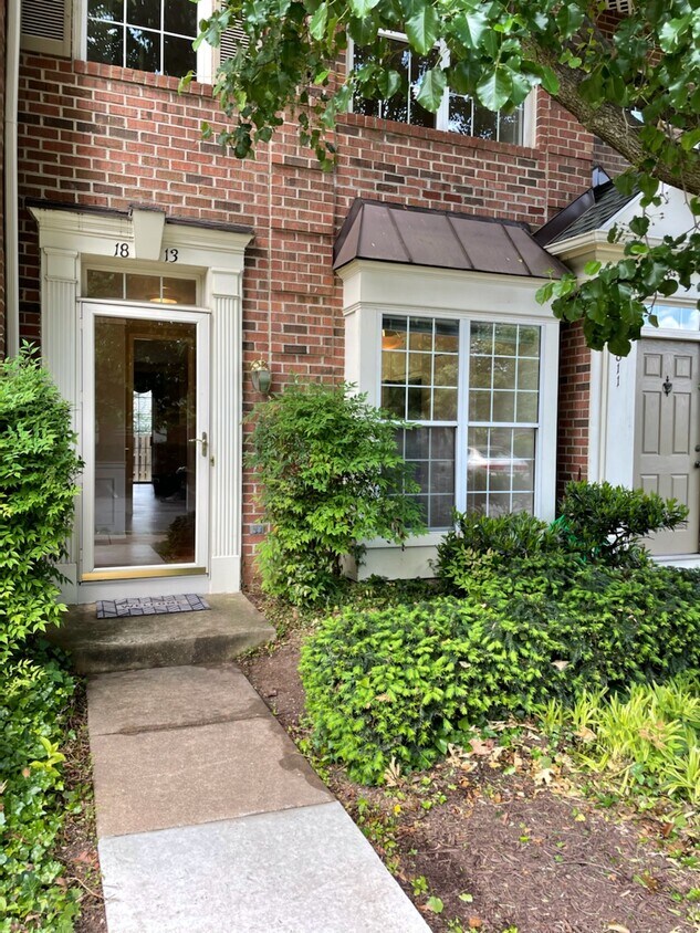 Foto principal - 1813 Kenwood Ave