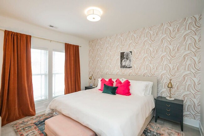 Building Photo - 713 26th Ave N