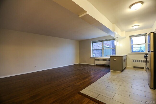 Foto del edificio - 730 Pelham Rd