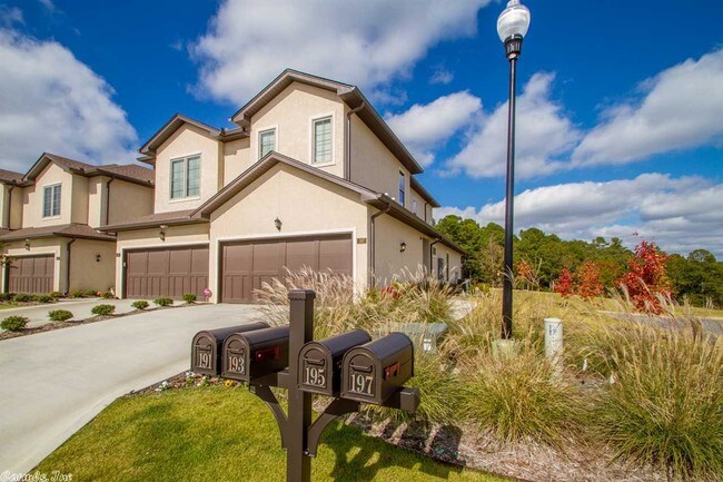 Foto del edificio - 100 Villas Heights Dr