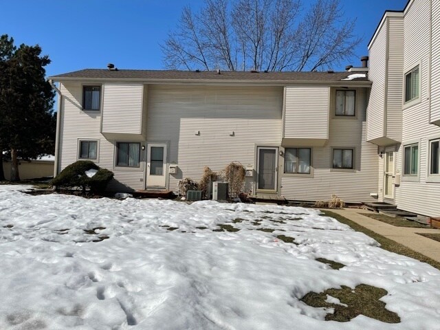 Primary Photo - 1012 Emerald Dr