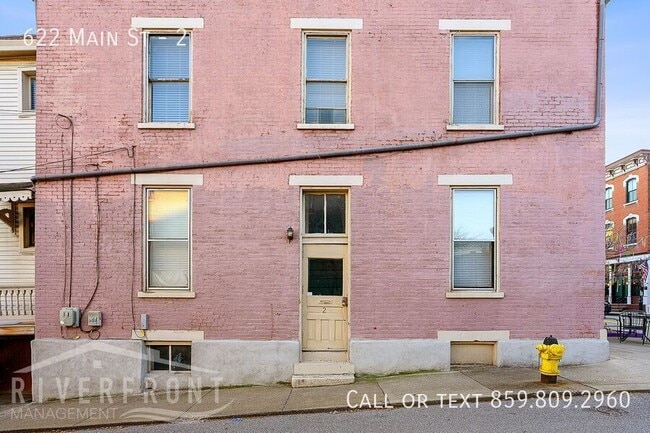 Building Photo - 622 Main St
