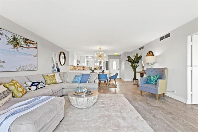 Foto del edificio - 1365 Snell Isle Blvd NE