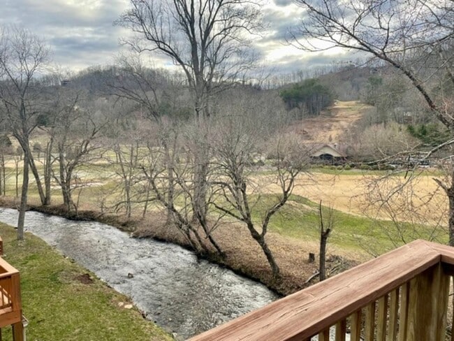 $1,800 - 2 Bed / 2 Bath Furnished Luxury Creekside Condo Overlooking 18th Fairway at SMCC - $1,800 - 2 Bed / 2 Bath Furnished Luxury Creekside Condo Overlooking 18th Fairway at SMCC