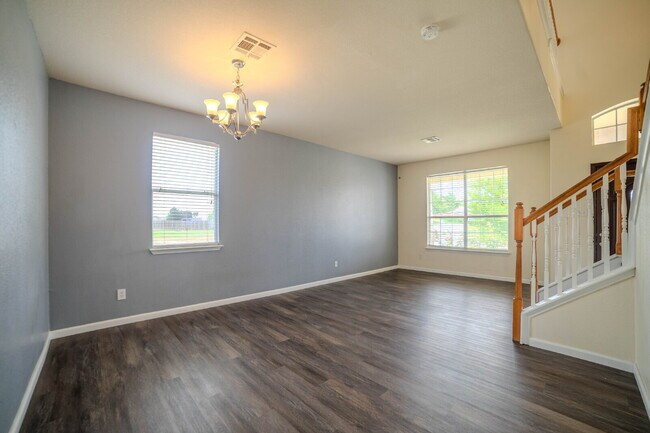 Foto del edificio - "Spacious 3-Bed, 3-Bath Gem on Bridgewood Drive"