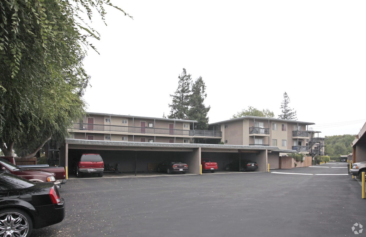 Primary Photo - Polly Ana Apartments