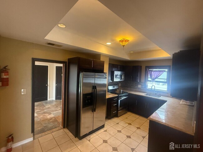 Foto del edificio - 64 Fiat Ave