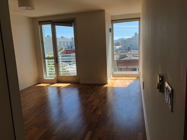 Foto del edificio - 555 4th St