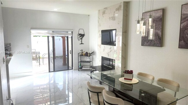 Foto del edificio - 3318 W 106th Ter