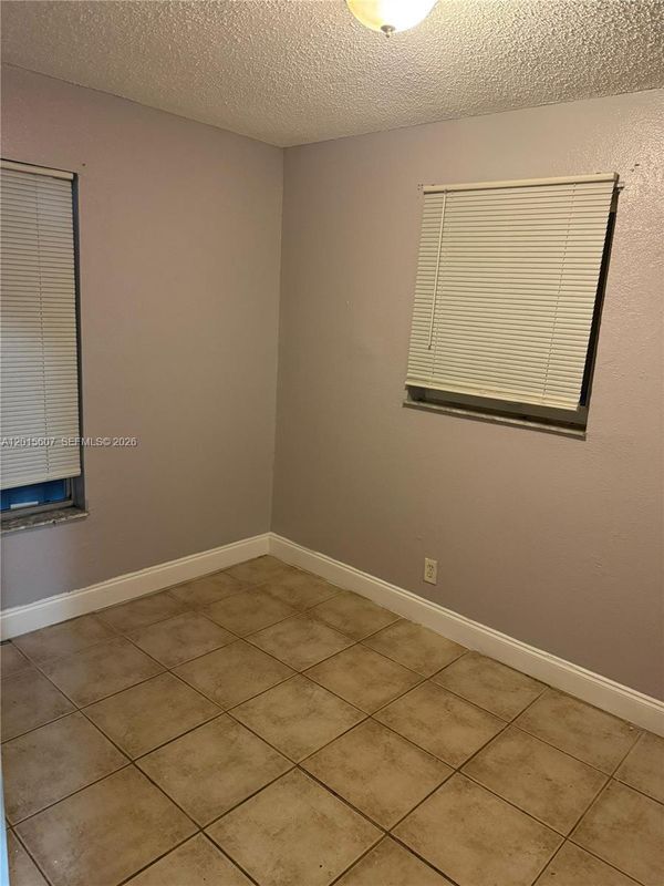 Foto del edificio - 2500 NW 9th Ct