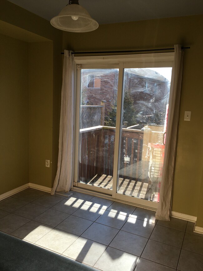 Dining Area - 20 Thornbush Blvd