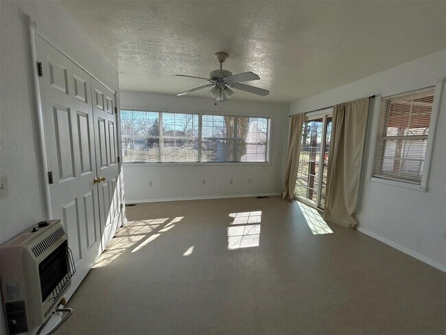 Foto del edificio - 514 E Center St