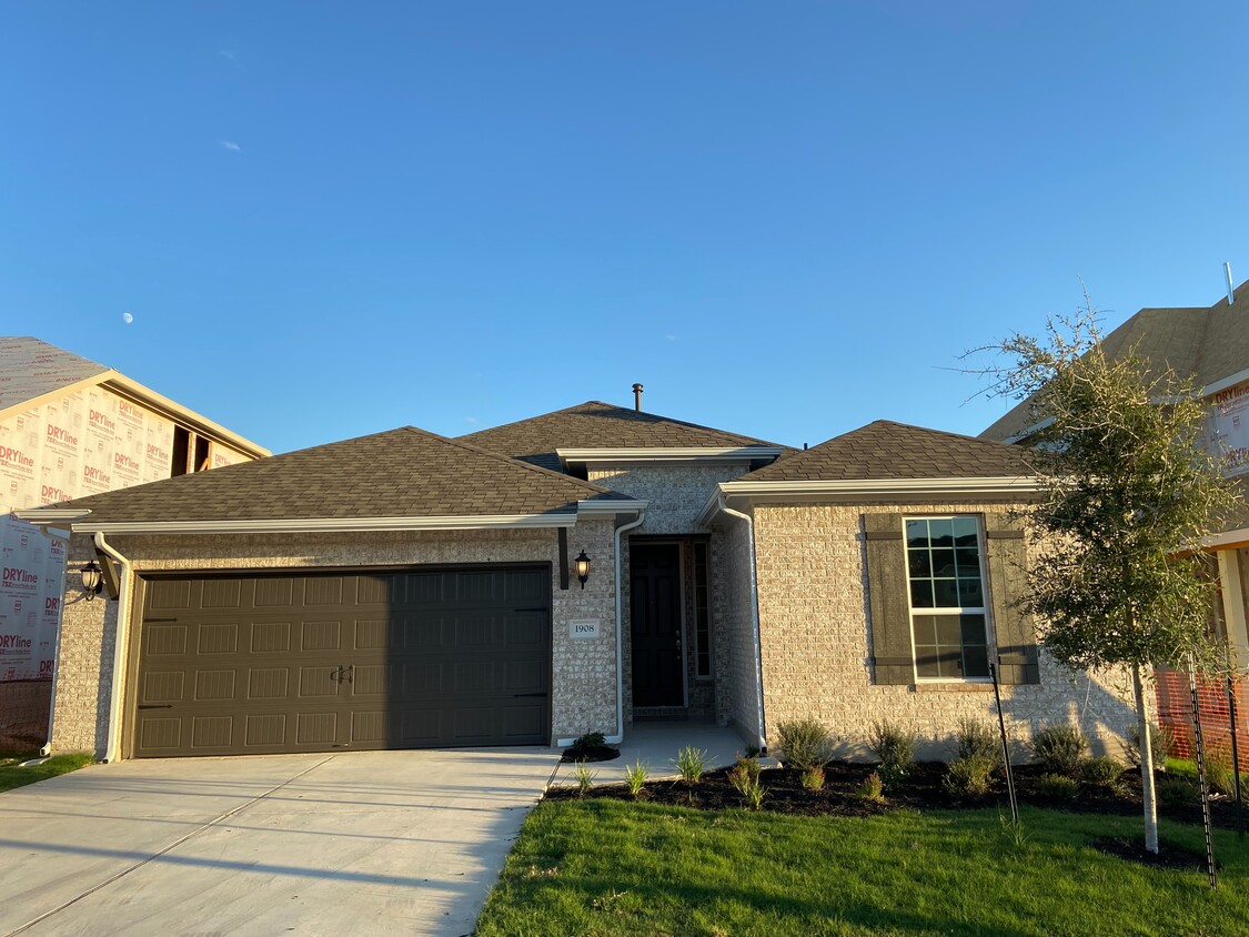 Front elevation - 1908 Donetto Dr