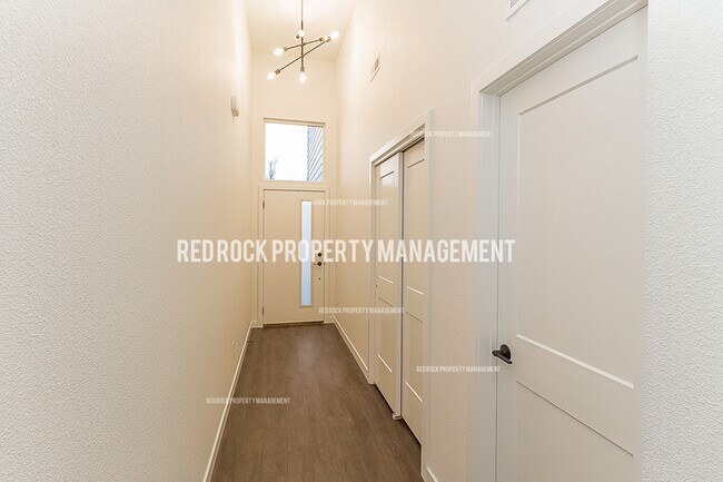 Foto del edificio - 704 S Crescent Ln