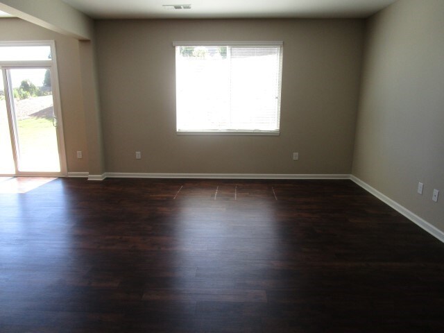 Foto del edificio - 804 Commerce Trl