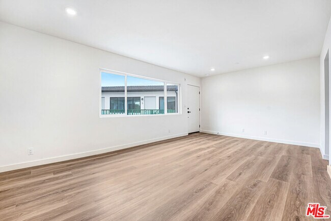 Foto del edificio - 16185 Sunset Blvd