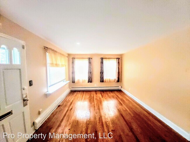 Foto del edificio - 4 br, 2 bath House - 136 WILMOT ROAD