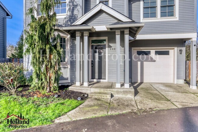 Foto del edificio - Stunning 3-Bedroom Forest Grove Home with Fireplace, Fenced Yard & Garage