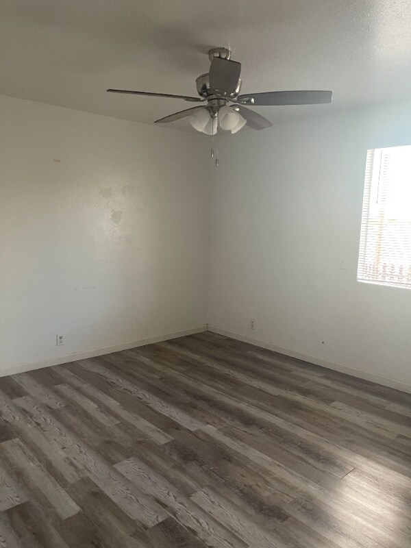 Primary Photo - 220 W 9th St