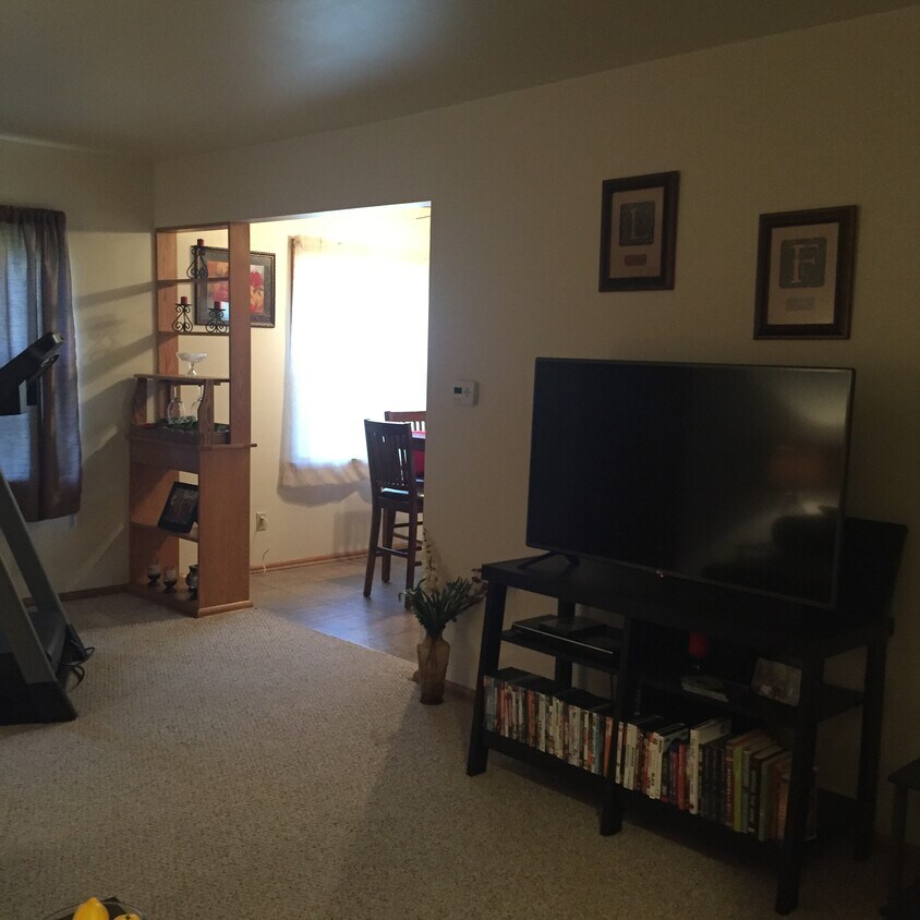 12116 W Bluemound Rd Unit 16, Wauwatosa, WI 53226 Apartments in