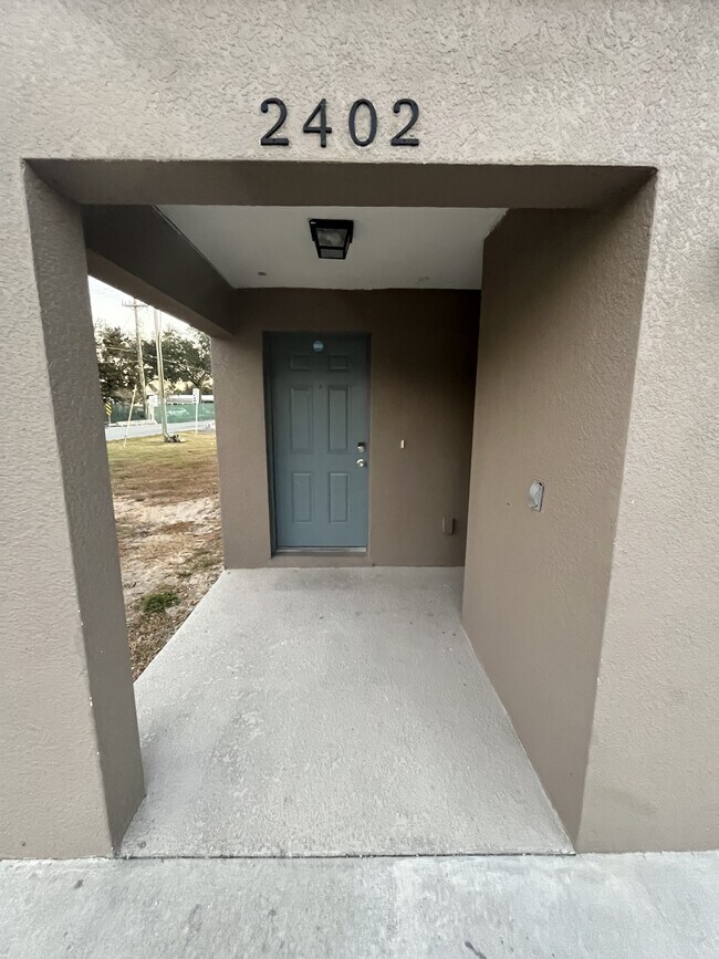 Foto del edificio - 2402 Chestnut Woods Dr