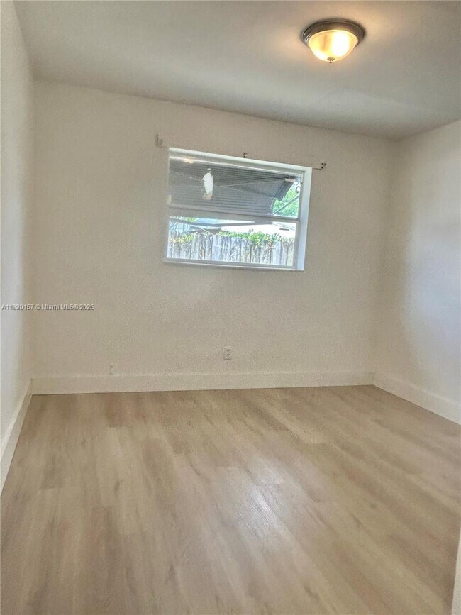 Foto del edificio - 2846 Fletcher St