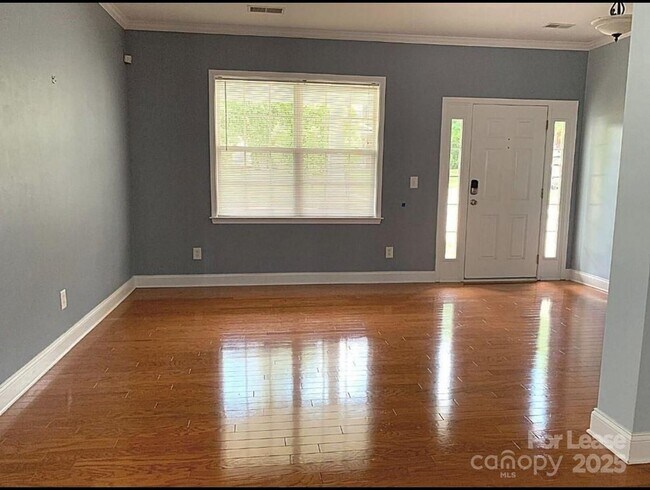 Building Photo - 126 Cloister Ln