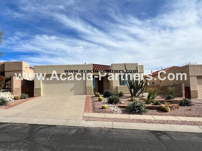 Building Photo - Three Bedroom Home in Sabino Springs