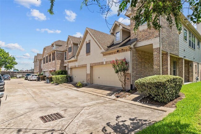 Foto del edificio - 2723 Wallingford Pnes