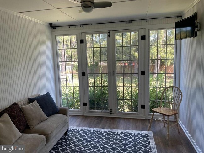 Building Photo - 501 S Seminary St