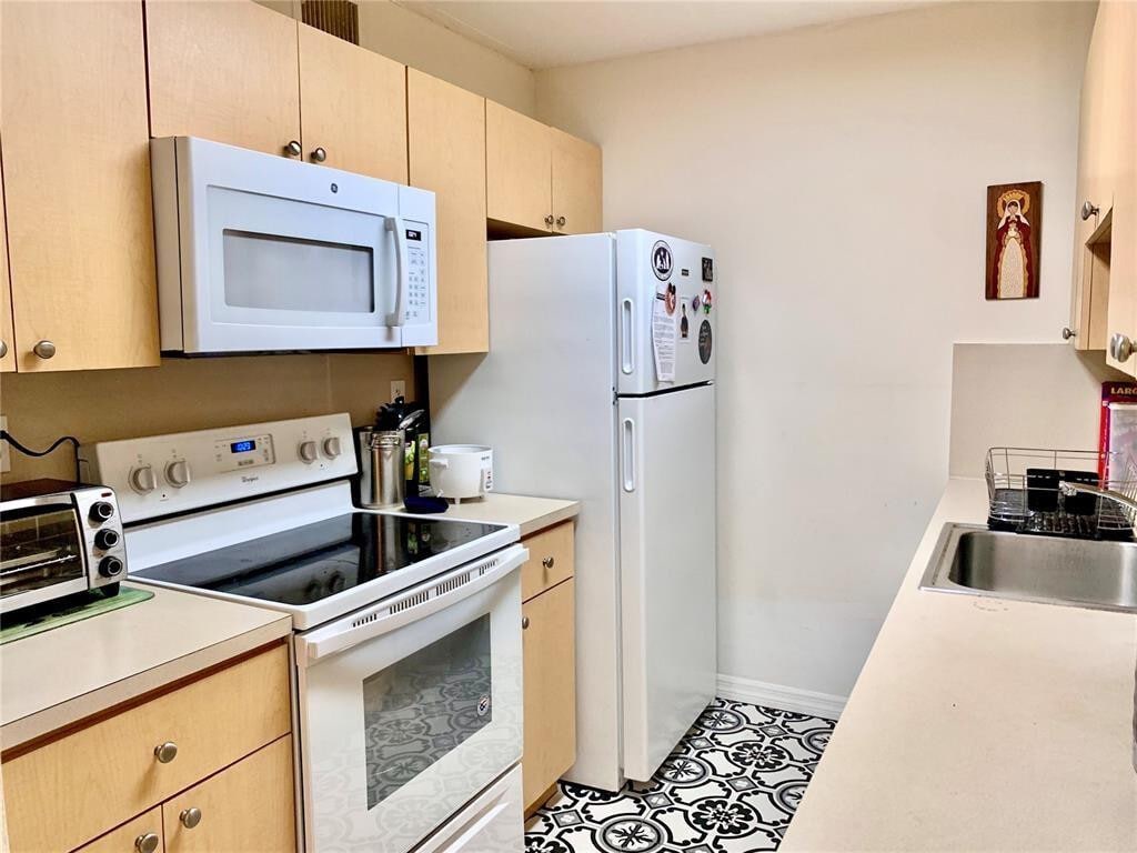 Building Photo - 7231 Miami Lakes Dr