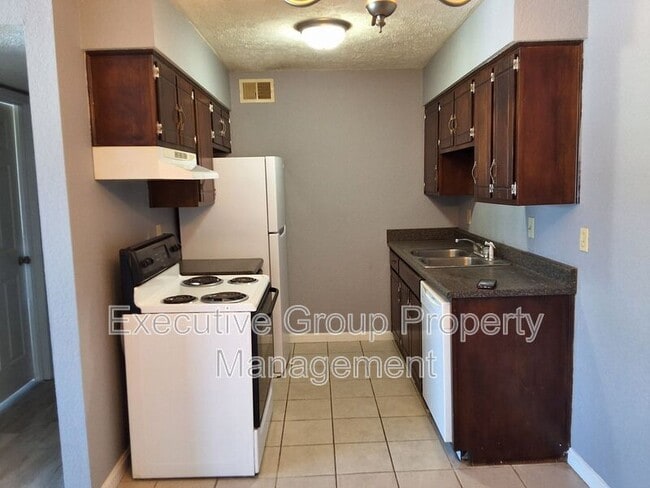 Foto del edificio - 365-12 ELMWOOD DRIVE