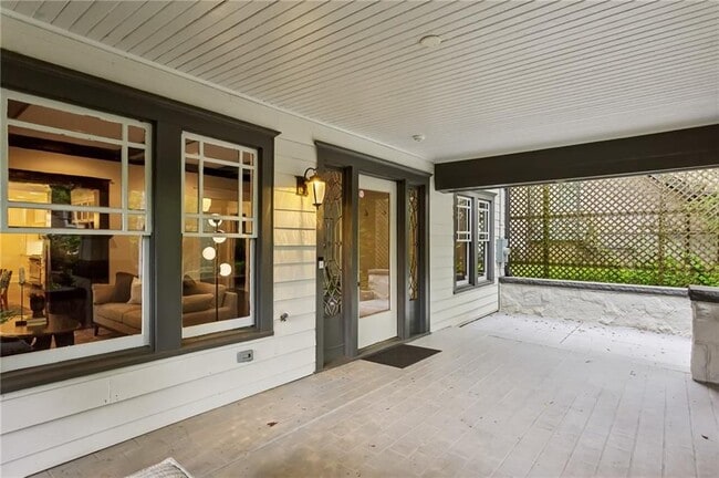 Building Photo - 843 Monroe Dr NE